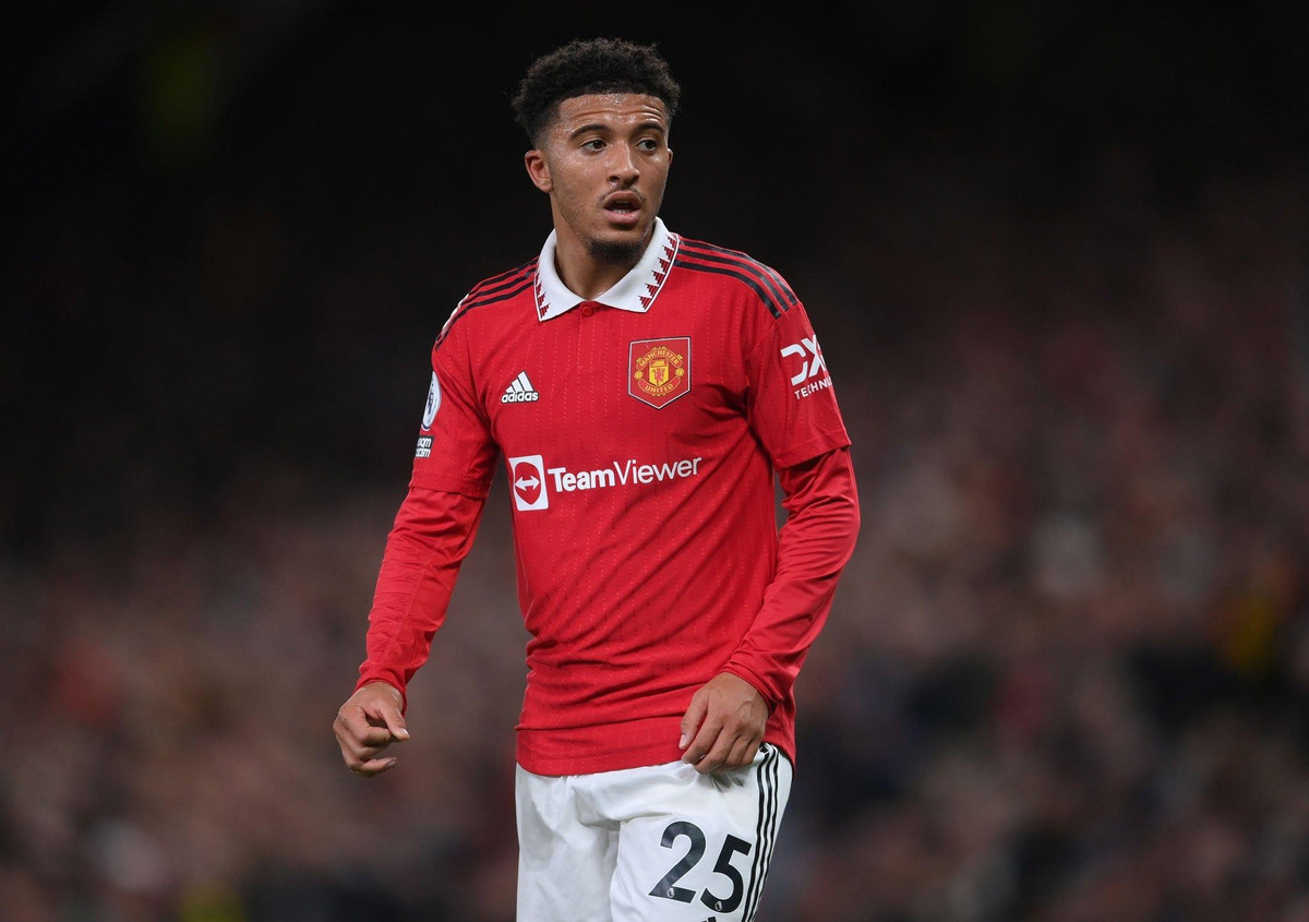 Jadon Sancho (Man Utd): Truyền thông Anh từng phản ứng khi HLV Southgate không gọi Sancho lên tuyển ở đợt gần nhất. Lúc đó, Sancho tỏa sáng, ghi bàn vào lưới Liverpool và Leicester, giúp MU thắng 2 trận quan trọng. Nhưng một tháng gần đây, phong độ của Sancho sa sút trầm trọng. Cứ đà này, suất dự World Cup 2022 đang xa tầm tay sao MU.