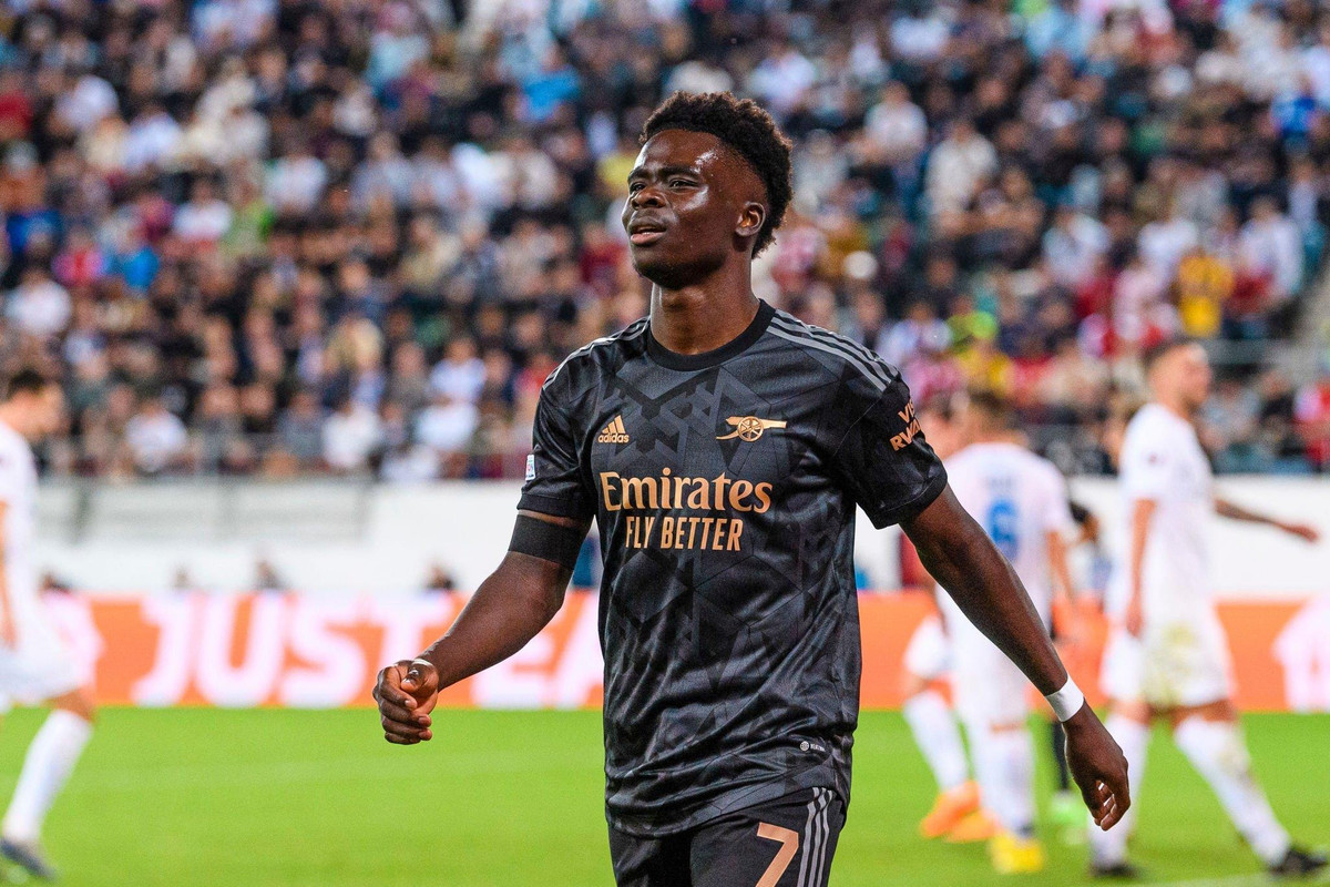 Bukayo Saka (Arsenal): Saka đóng góp vào 9 bàn (5 bàn và 4 kiến tạo) sau 15 trận ra sân cho Arsenal ở mùa này. Saka là cầu thủ đa năng nhất ở tuyển Anh, chơi mọi vị trí trên hàng công và sẵn sàng đá trong vai trò hậu vệ cánh, do đó nắm ưu thế lớn để được HLV Southgate triệu tập dự World Cup 2022.