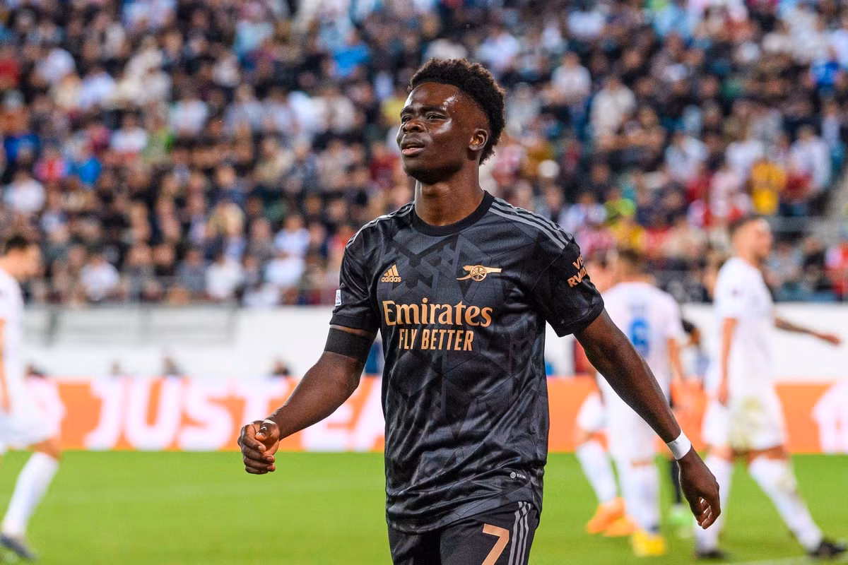 Bukayo Saka (Arsenal): Saka đóng góp vào 9 bàn (5 bàn và 4 kiến tạo) sau 15 trận ra sân cho Arsenal ở mùa này. Saka là cầu thủ đa năng nhất ở tuyển Anh, chơi mọi vị trí trên hàng công và sẵn sàng đá trong vai trò hậu vệ cánh, do đó nắm ưu thế lớn để được HLV Southgate triệu tập dự World Cup 2022.