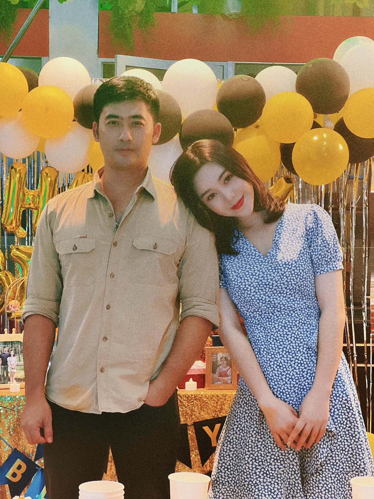 Cặp đôi có ít hành động tình cảm với nhau trên phim nhưng cũng tạo nên chuyện tình đẹp trong 'Garage hạnh phúc'.