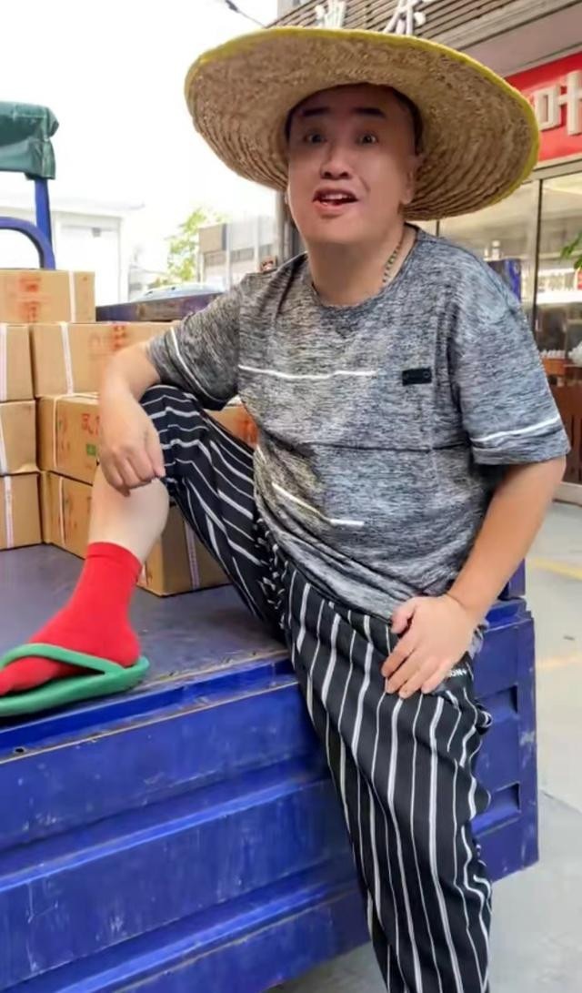 Dien vien Tran Kien Hung dot tu trong xe hoi o tuoi 51-Hinh-3