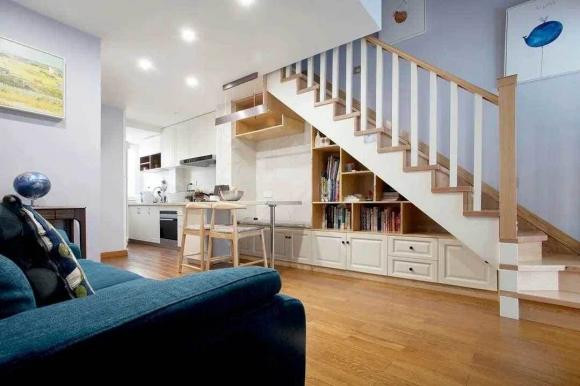 7. Nhà hàng bên dưới cầu thang phải bố trí các gian hàng, tủ phụ.