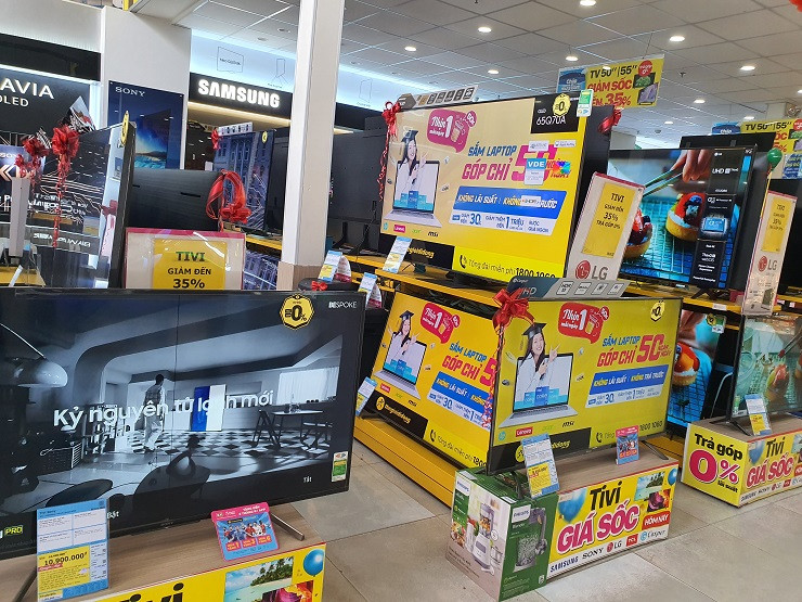 Loat tivi giam gia len den hon 80%, vi sao khach van dan do?