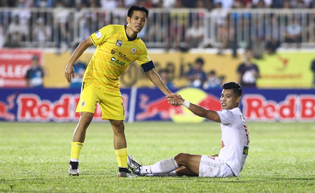 Van Quyet gia han voi CLB Ha Noi den 2025-Hinh-2