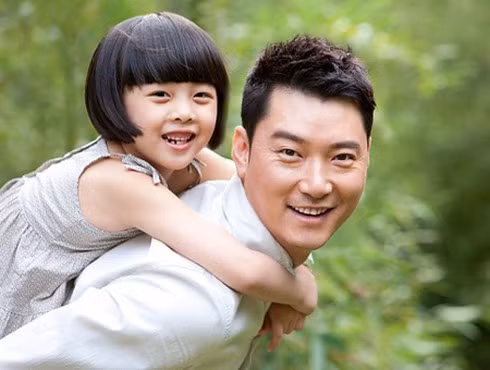 Mang con ve ngoai hau ly hon, nhan thai do lanh nhat cua bo