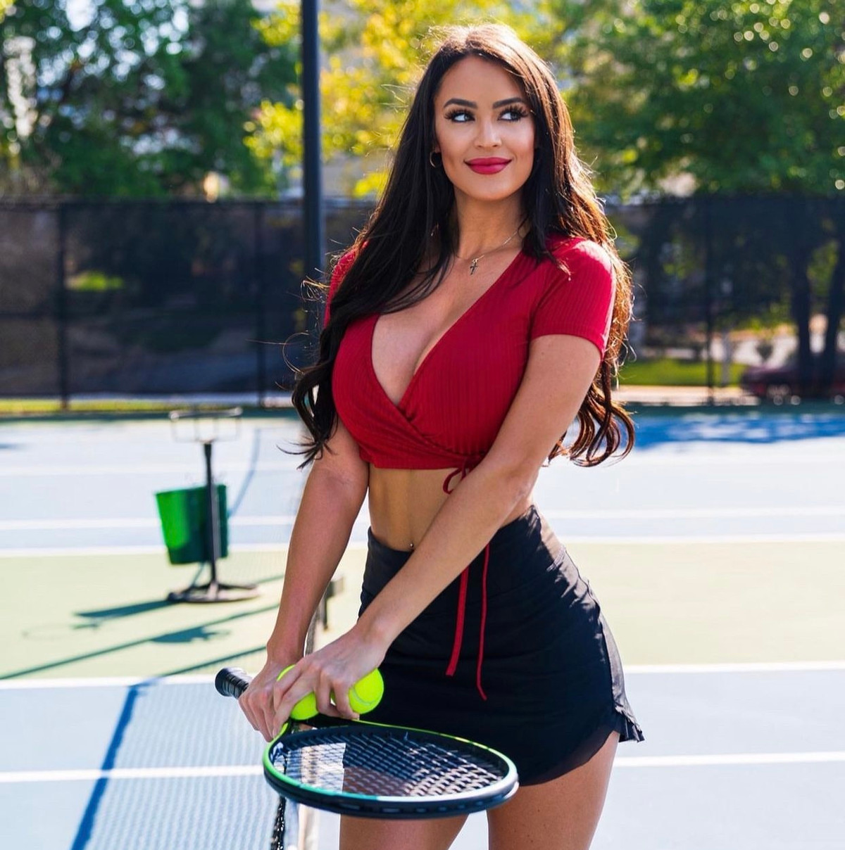 "Mục tiêu chính của tôi là làm cho quần vợt trở nên quen thuộc hơn. Vì vậy, tôi tạo ra nội dung về môn thể thao này, khiến mọi người hào hứng, cho họ thấy những câu chuyện cuộc sống khác nhau xung quanh quần vợt và theo một cách tích cực", Rachel chia sẻ về lý do chăm chỉ hoạt động mạng xã hội.