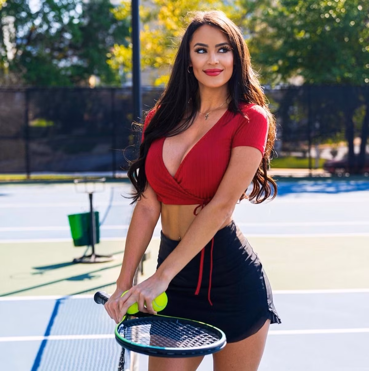 "Mục tiêu chính của tôi là làm cho quần vợt trở nên quen thuộc hơn. Vì vậy, tôi tạo ra nội dung về môn thể thao này, khiến mọi người hào hứng, cho họ thấy những câu chuyện cuộc sống khác nhau xung quanh quần vợt và theo một cách tích cực", Rachel chia sẻ về lý do chăm chỉ hoạt động mạng xã hội.