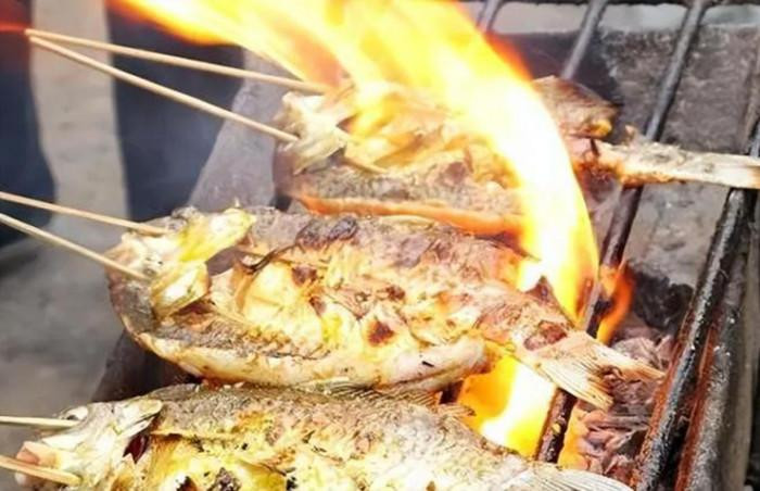 An do nuong ben ngoai dung lo 5 loai thit nay