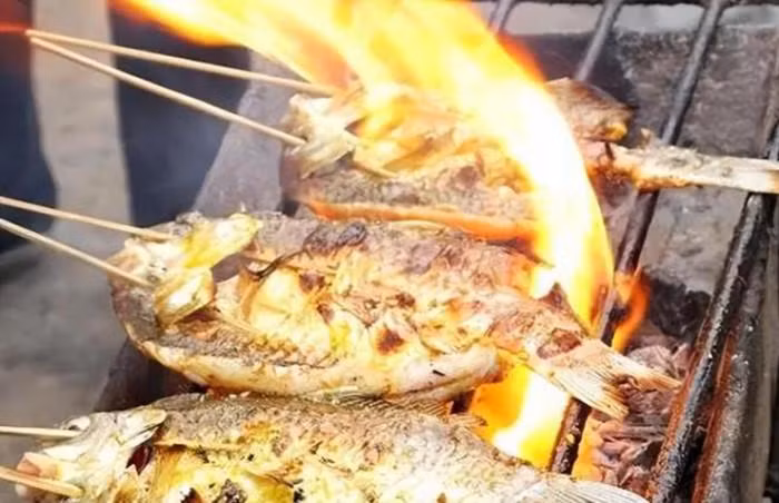 An do nuong ben ngoai dung lo 5 loai thit nay