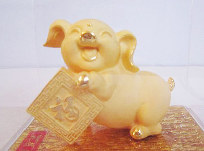 Tài vận: Năm 2015 là năm bội thu, phát đạt đối với tuổi Hợi, đặc biệt đối với những bạn tuổi Hợi sinh vào mùa đông. Nhưng cần đề phòng kẻ tiểu nhân hãm hại, khi ký hợp đồng cần chú ý điều khoản.