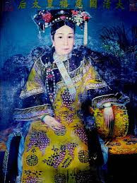 Tuy nhiên, bà mười mươi hiểu rõ, sau khi mình qua đời, giao quyền cai quản cho một đứa trẻ mới 3 tuổi, liệu rằng giang sơn Đại Thanh có thể chống chọi được bao lâu? Dường như, Từ Hy tiên liệu trước được viễn cảnh không mấy sáng sủa của quốc gia.