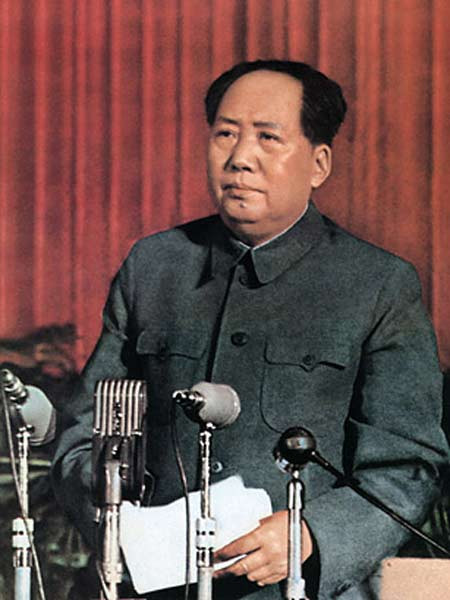 10. Ngày 28/7/1976, Đường Sơn xảy ra vụ động đất mạnh. Lúc này, Mao Trạch Đông đang ốm, khi nghe tin, nước mắt ông bỗng lăn dài. “Thông báo của Trung ương Đảng về việc cứu nạn động đất tại Phong Nam, Đường Sơn ” là văn bản cuối cùng của ông.