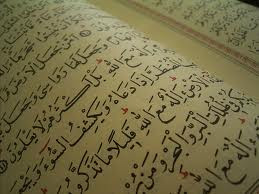 2. Kinh Koran (Quran): Đây là cuốn sách có ảnh hưởng mạnh mẽ tới người Hồi giáo trên toàn thế giới. Đặc biệt sự xuất hiện của kinh Koran vào thế kỉ 7 đã đem lại cho các dân tộc Ả Rập một niềm tự hào vì từ nay họ có Thánh Kinh viết bằng tiếng Ả Rập và đạo Hồi trở thành đạo dân tộc chứ không phải là đạo ngoại lai.