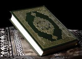 Kinh Koran được sáng tác 20 năm sau ngày tạ thế của Thánh Muhammad vào năm 632. Những tín đồ Hồi giáo tin rằng, kinh Koran là những lời mặc khải từ Thượng Đế được mang đến cho Thánh Muhammad qua trung gian thiên thần Gabriel trong khoảng 23 năm.