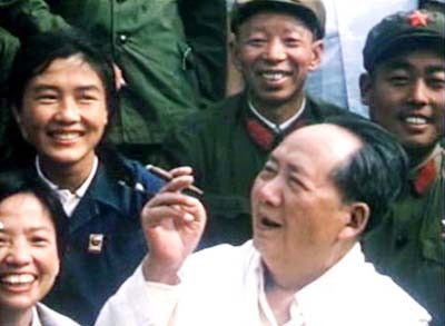 Ngay sau đó, người của Mao Trạch Đông hàng tháng đều phái người từ Bắc Kinh đến Tứ Xuyên lấy xì gà mà không kinh động đến nhà máy thuốc lá Thập Phương. Nhưng điều này không hề dễ dàng. Sau này, họ chọn vài chuyên gia kỹ thuật cốt cán của nhà máy thuốc lá Thập Phương thành lập nhóm “Nhất Tam Nhị”. Mấy chuyên gia người Tứ Xuyên này sau đều chuyển nhà đến Bắc Kinh.