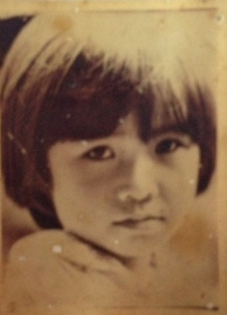 Tấm ảnh thưở ấu thơ của chị Tâm được mẹ chị cất giữ cẩn thận và bà thường đem ra nhìn rồi khóc thương cho số kiếp của con