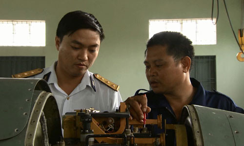 Kiểm tra bộ điều khiển đạn tên lửa.