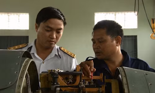 Kiểm tra bộ điều khiển đạn tên lửa.