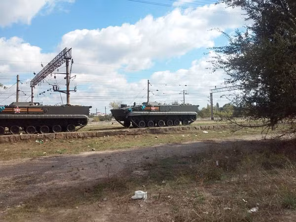 Xe chiến đấu của hệ thống tên lửa chống tăng tự hành Khrizantema-S được phát hiện tại một khu vực ở Crimea.