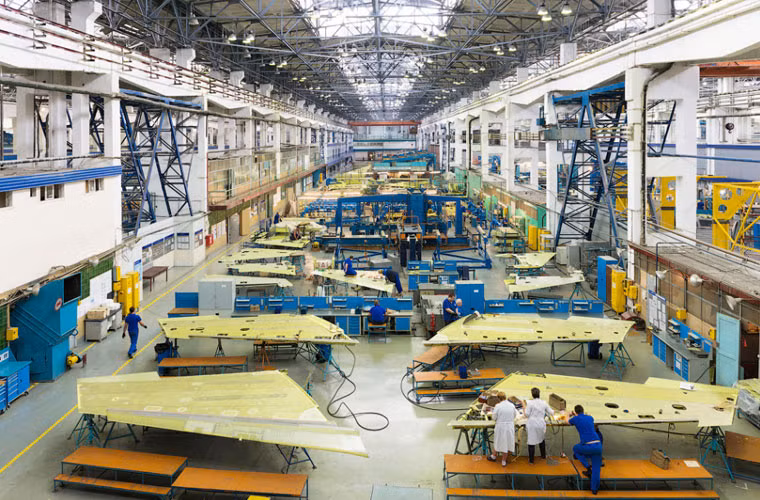 Các phần cánh của máy bay Su-30.