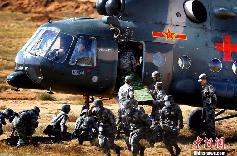 Việc sơ tán các thương binh có thể có sự hỗ trợ từ không quân trực thăng…