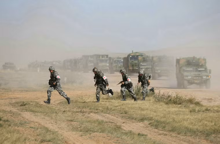 Các hình ảnh cho thấy quân y Trung Quốc được cơ giới hóa mức cao.