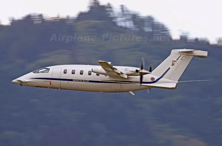 Máy bay có khả năng đạt tốc độ tối đa 737km/h, tầm bay 2.79km ở trần bay 11.900m, trần bay tối đa 12.500m. Nó được đánh giá là có mức tiêu thụ nhiên liệu tiết kiệm.