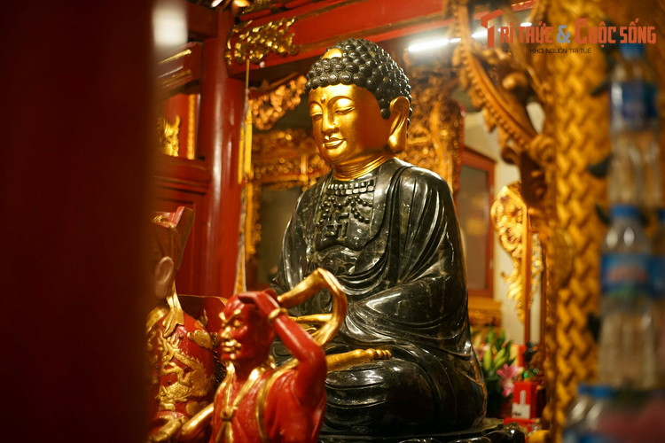 Thời gian ở đây, bà Nguyên phi đã cho dựng Đồng Thiên quán. Đầu thời Tây Sơn, quán được dời sang thôn An Thái. Trên khu nền quán cũ, dân làng Kim Cổ đã dựng ngôi đền thờ Linh Nhân Hoàng Thái hậu Ỷ Lan. Thời vua Tự Đức, đền thờ thêm cả Phật và chuyển thành chùa Kim Cổ.