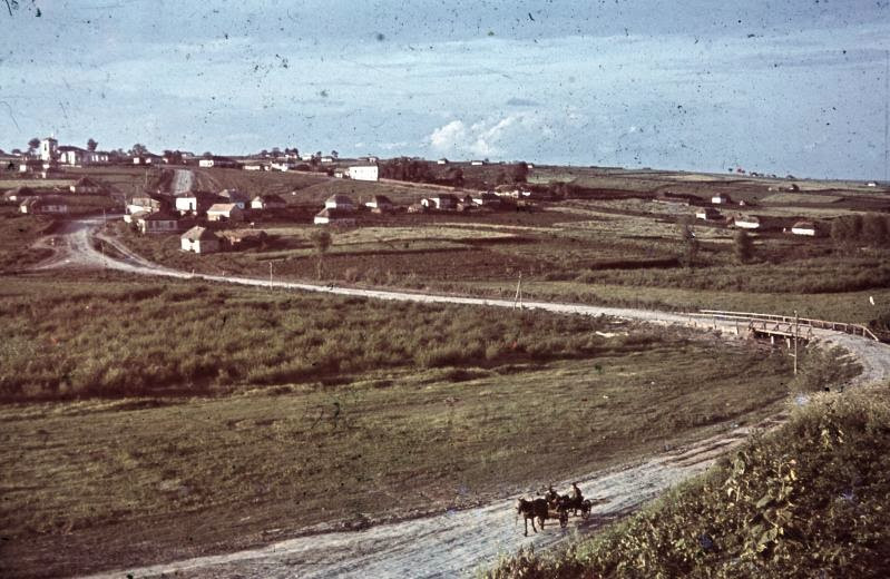 Ảnh màu cực hiếm về cuộc sống ở Ukraine năm 1942 - Hình 2 Anh mau cuc hiem ve cuoc song o Ukraine nam 1942-Hinh-2