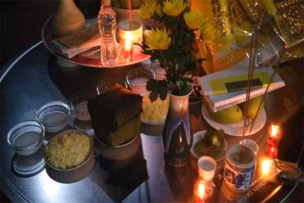 Với nam giới: 2010 (Canh Dần), 2001 (Tân Tỵ), 1992 (Nhâm Thân), 1983 (Quý Hợi), 1974 (Giáp Dần), 1965 (Ất Tỵ), 1956 (Bính Thân), 1947 (Đinh Hợi). Với người nữ: 2006 (Bính Tuất), 1997 (Đinh Sửu), 1988 (Mậu Thìn), 1979 (Kỷ Mùi), 1970 (Canh Tuất), 1961 (Tân Sửu), 1952 (Nhâm Thìn). 