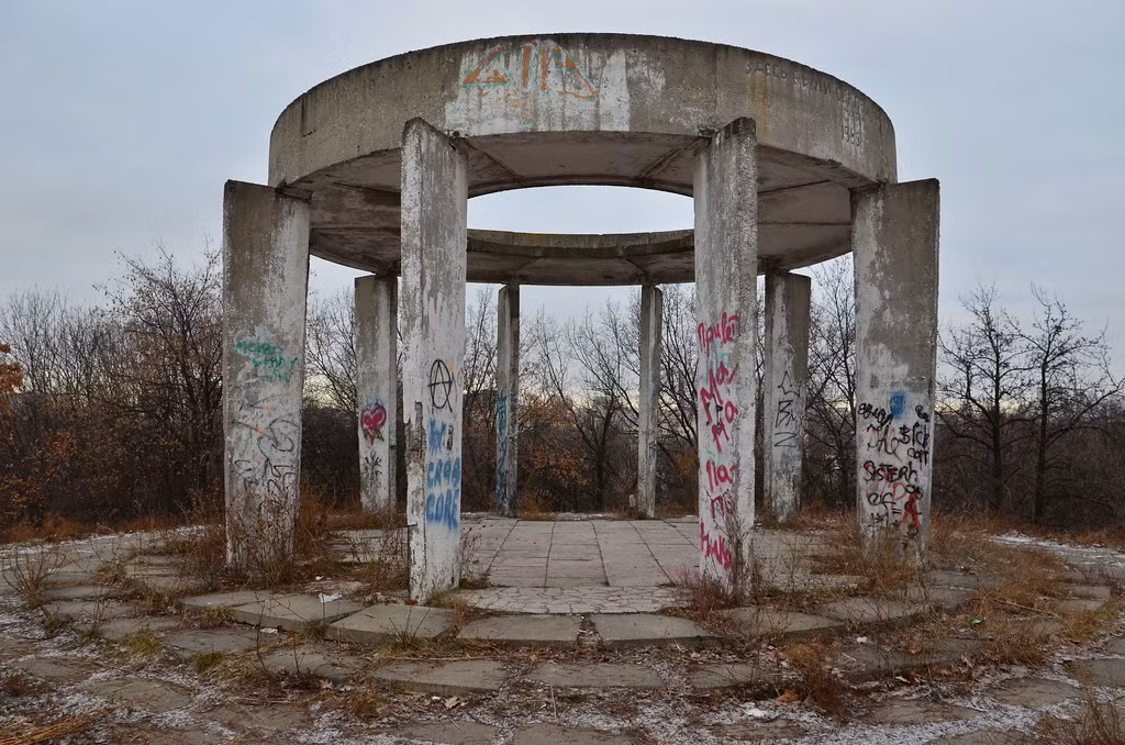 Một công trình bỏ hoang có từ thời Liên Xô ở Kiev.