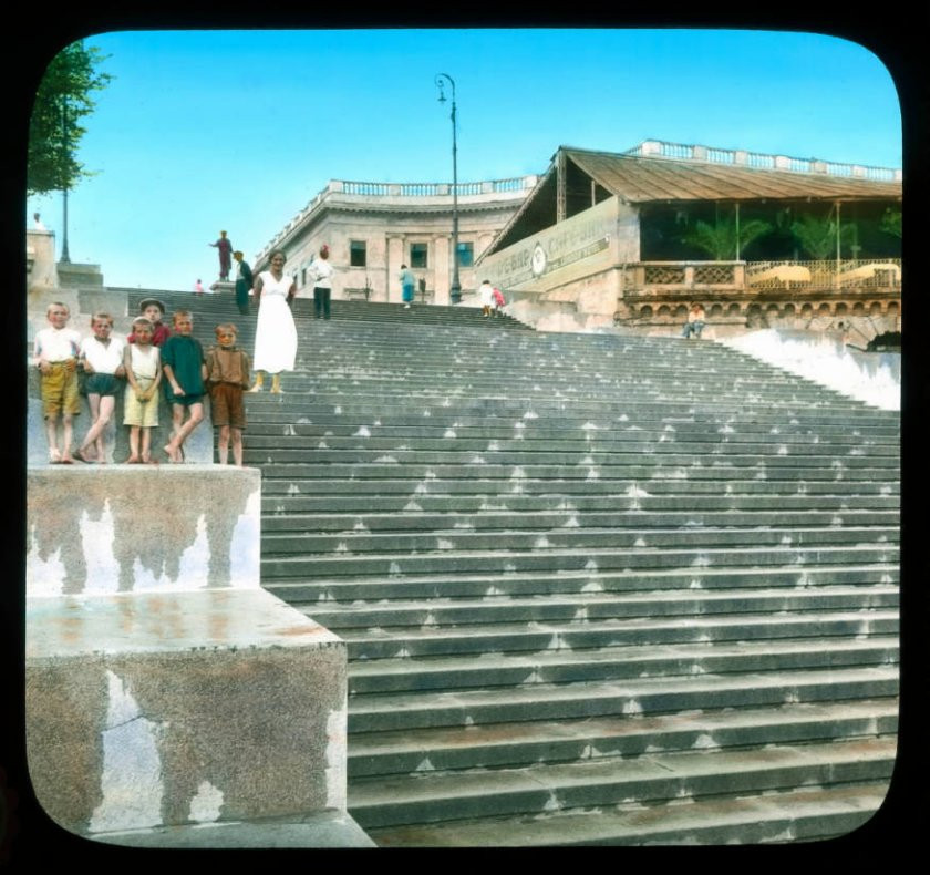 Cầu thang Potemkin, từ dưới nhìn lên.