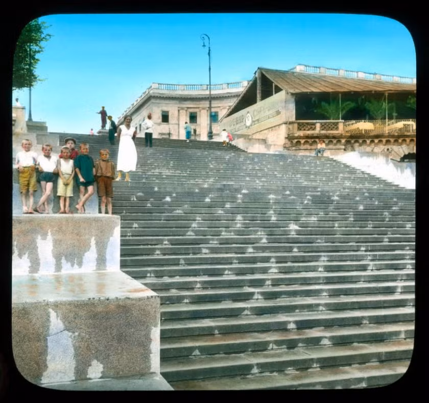 Cầu thang Potemkin, từ dưới nhìn lên.