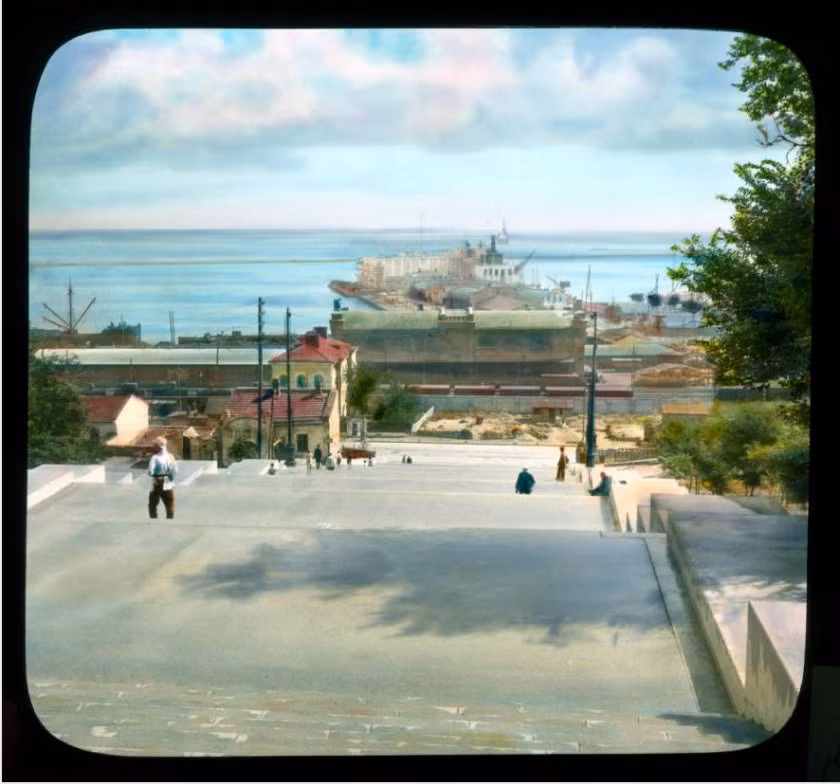 Từ cầu thang Potemkin nhìn xuống cảng Odessa.