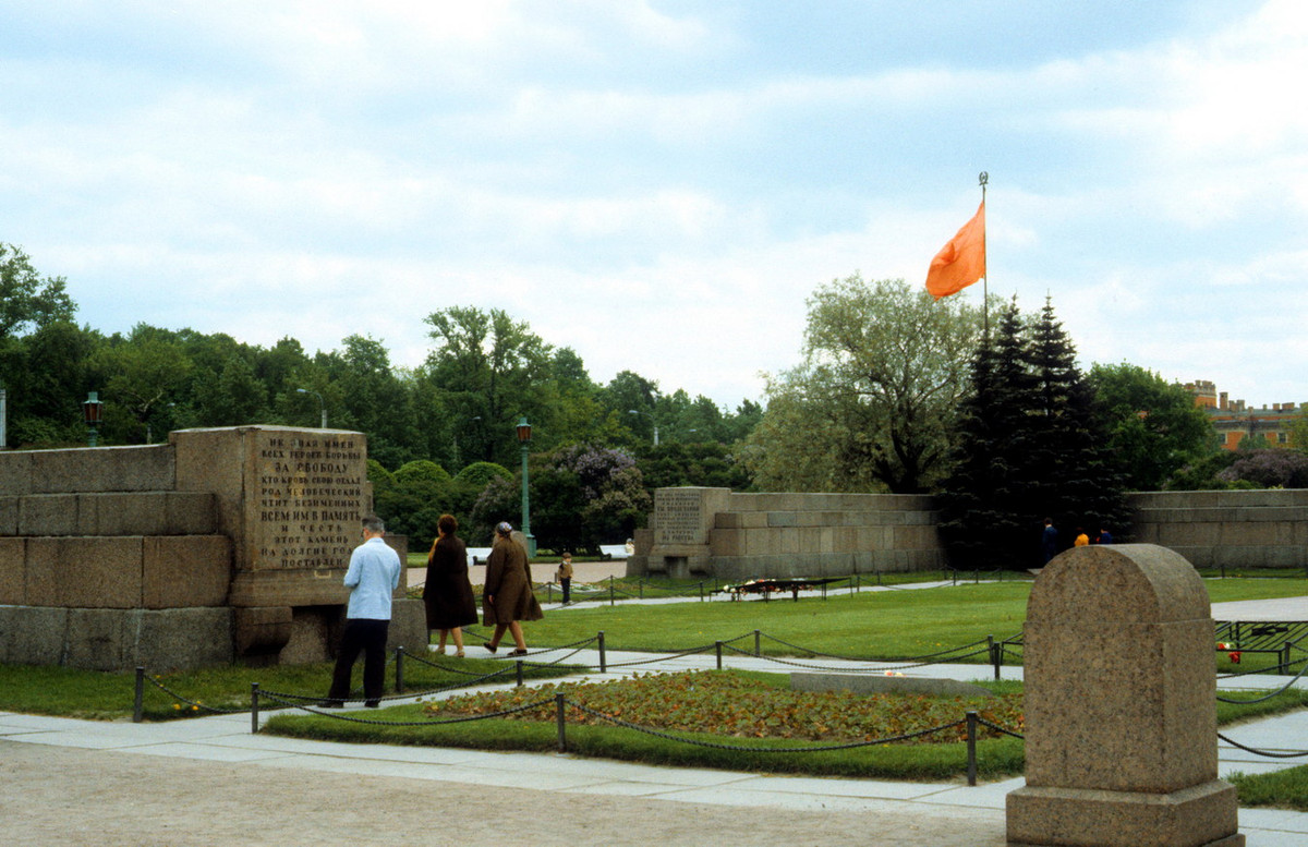 Trong công viên lịch sử Marsovo Polye.