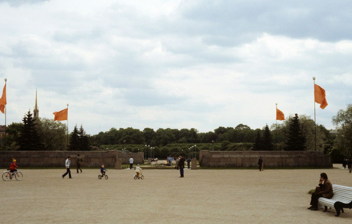 Trong công viên lịch sử Marsovo Polye.