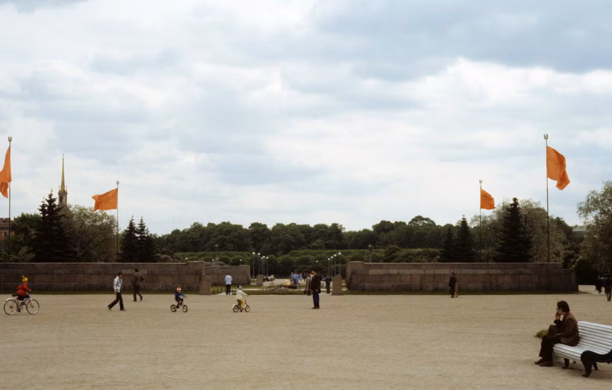 Trong công viên lịch sử Marsovo Polye.