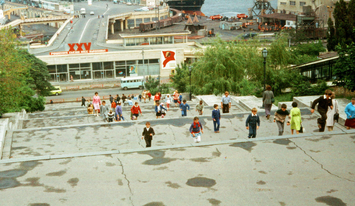 Trẻ em trên cầu thang Potemkin.