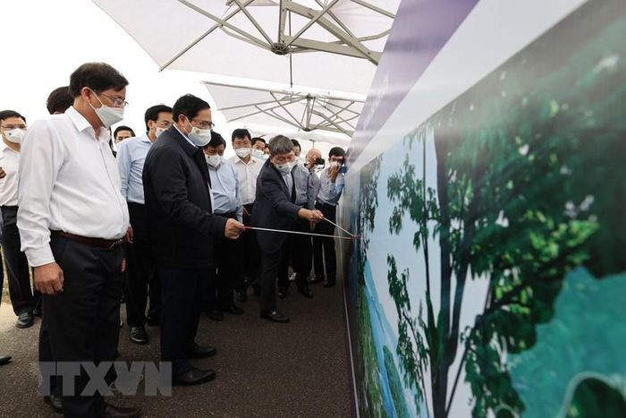 Thủ tướng Phạm Minh Chính khảo sát Khu kinh tế Vân Phong - Hình 3 Thu tuong Pham Minh Chinh khao sat Khu kinh te Van Phong-Hinh-3