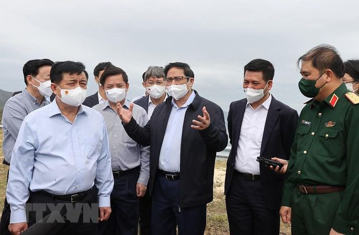 Thủ tướng Phạm Minh Chính khảo sát Khu kinh tế Vân Phong - Hình 5 Thu tuong Pham Minh Chinh khao sat Khu kinh te Van Phong-Hinh-5