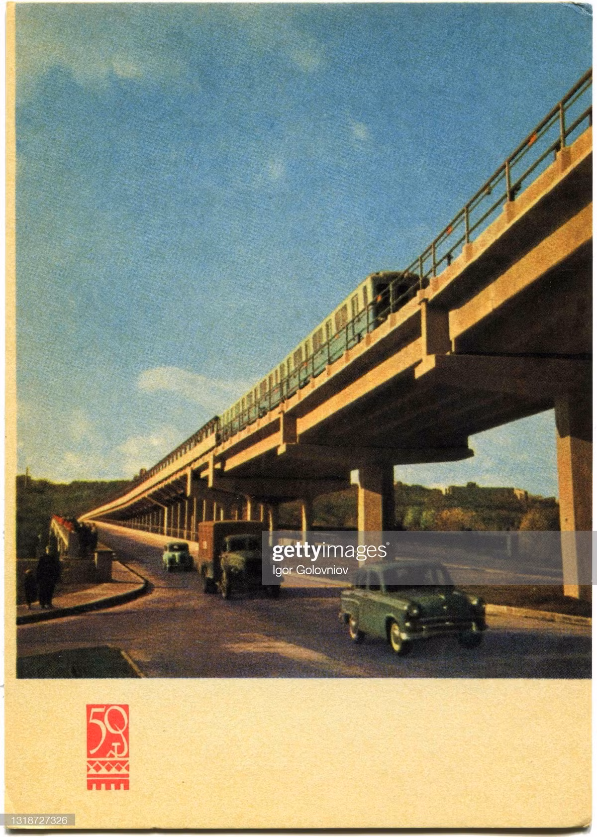 Cây cầu bắc qua sông Dnieper của hệ thống tàu điện Kiev.