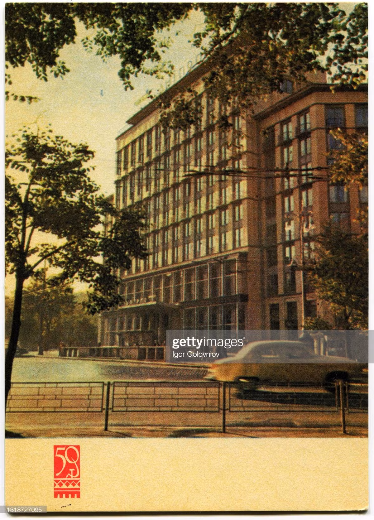 Khách sạn Dnieper, công trình mang tên dòng sông chính của Ukraine, chảy qua thủ đô Kiev.