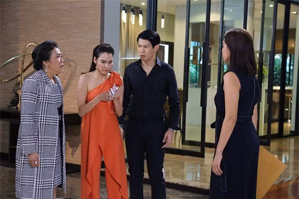 Moi sinh con 10 ngay, me chong dui bao tay bao em di rua bat