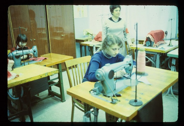 Khung cảnh ở lớp học may.