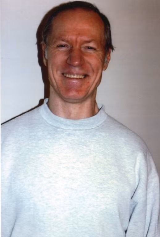 Theo hồ sơ của cơ quan cảnh sát Mỹ, Silverstein sinh ngày 4/2/1952 tại Long Beach, California. Hắn có một tuổi thơ không mấy hạnh phúc khi mẹ hắn lấy 3 đời chồng và bị ảnh hưởng lối sống bạo lực từ chính người mẹ.