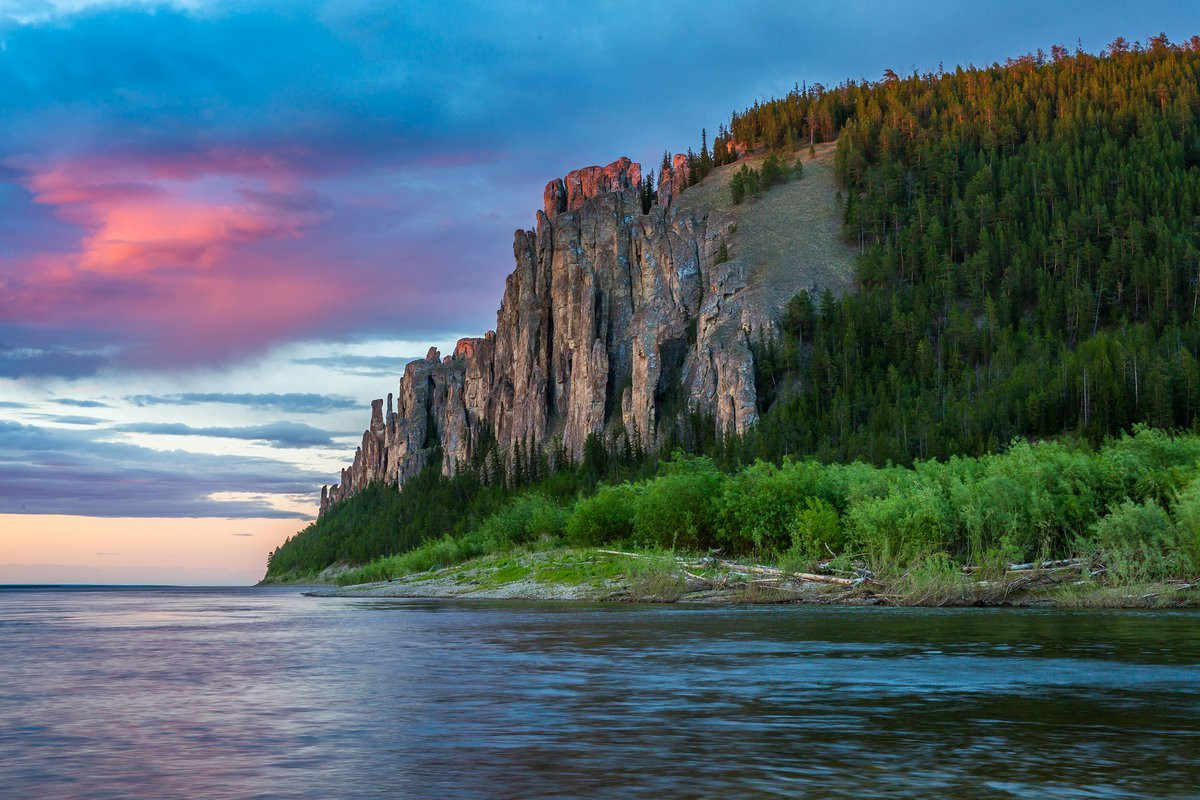 Ngoài sự hiện diện của các công ty du lịch, hầu như không có dấu hiệu nào khác về cuộc sống hiện đại ở nơi đây. Chính điều đó khiến cột đá Lena trở nên cuốn hút với những người thích đắm chìm trong sự hoang sở thiên nhiên Ảnh: Oir.mobi.
