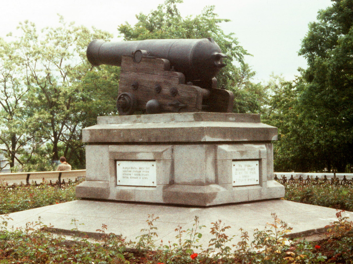 Khẩu đại bác của Anh quốc, một hiện vật lịch sử từ cuộc chiến tranh Krym (1853-1856) được trưng bày tại Odessa.