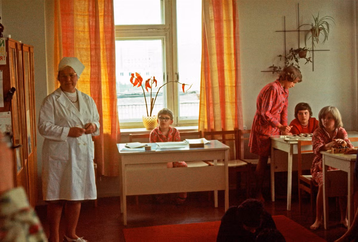 Trong phòng sinh hoạt ở Bệnh viện Nhi đồng thành phố Kharkov.