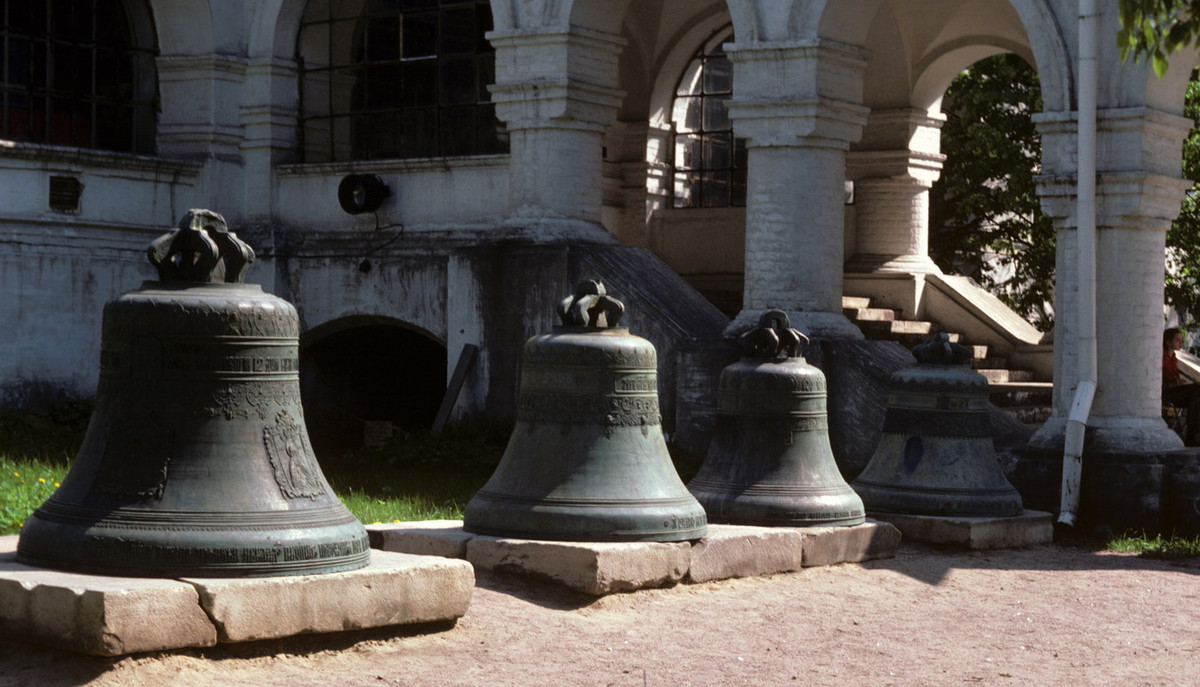 Những quả chuông cổ ở tu viện Novodevichy.