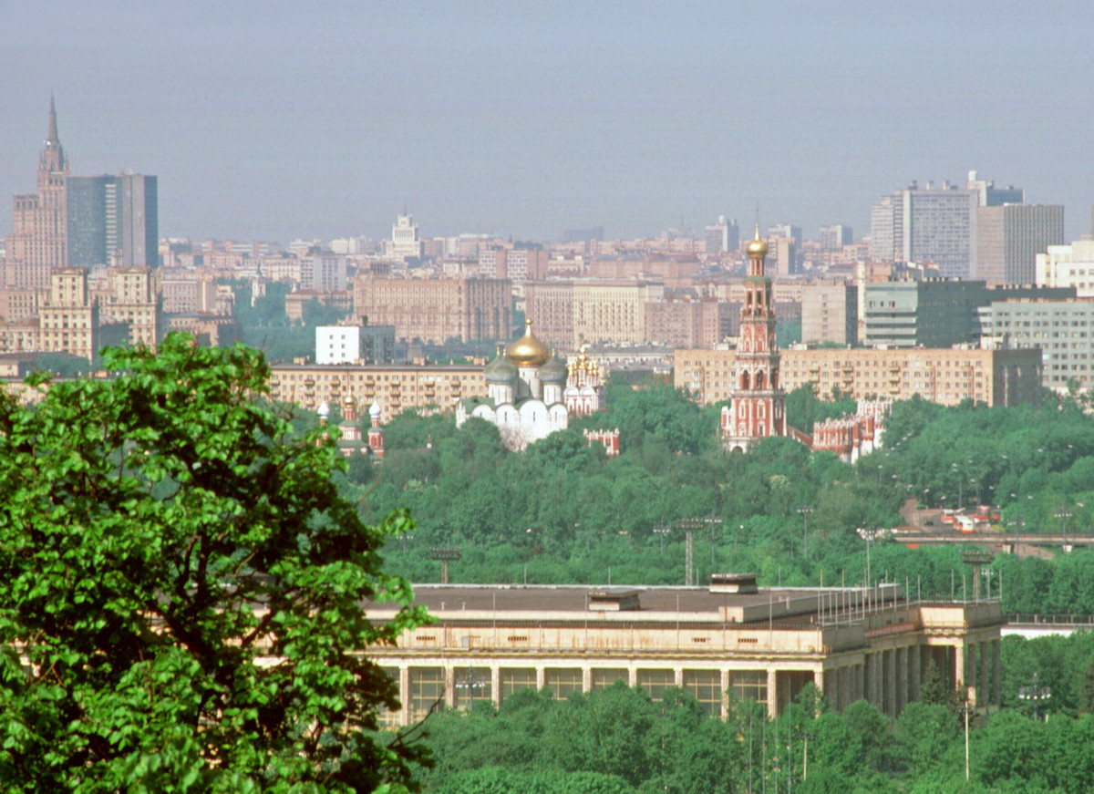 Từ đồi Lenin nhìn về tu viện Novodevichy.